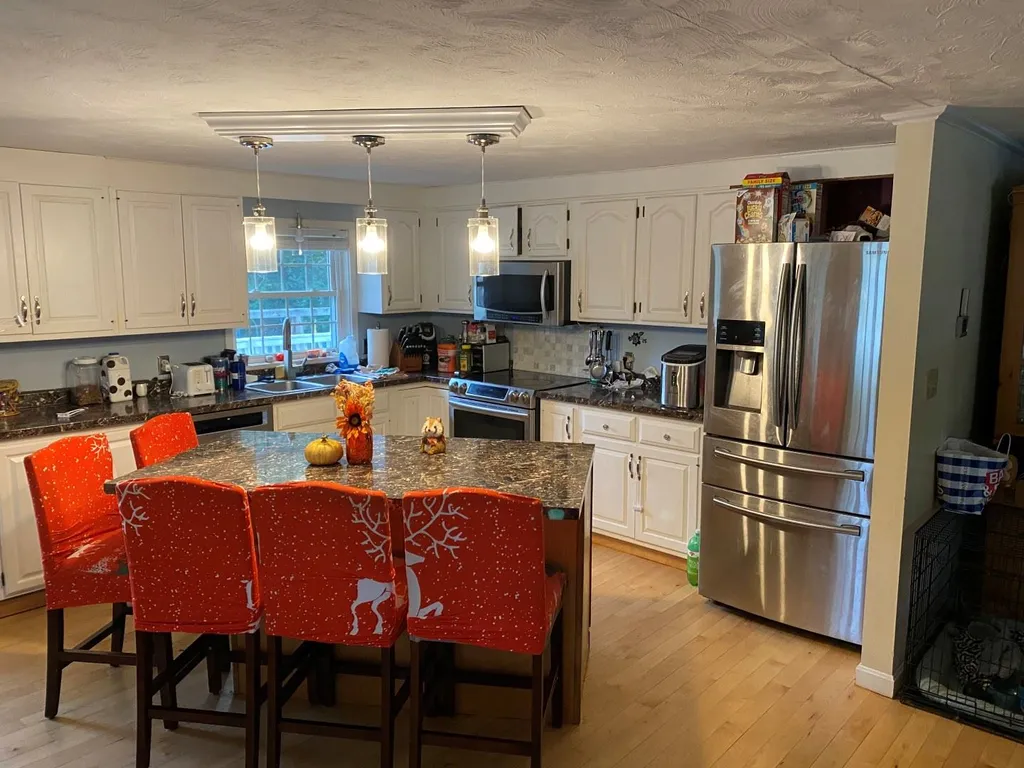 8 Whitford Road Nashua NH 03062