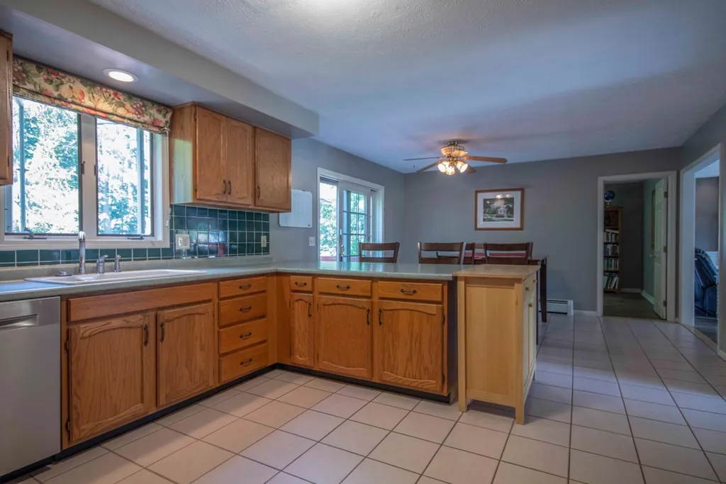 3 Verdi Lane Londonderry NH 03053