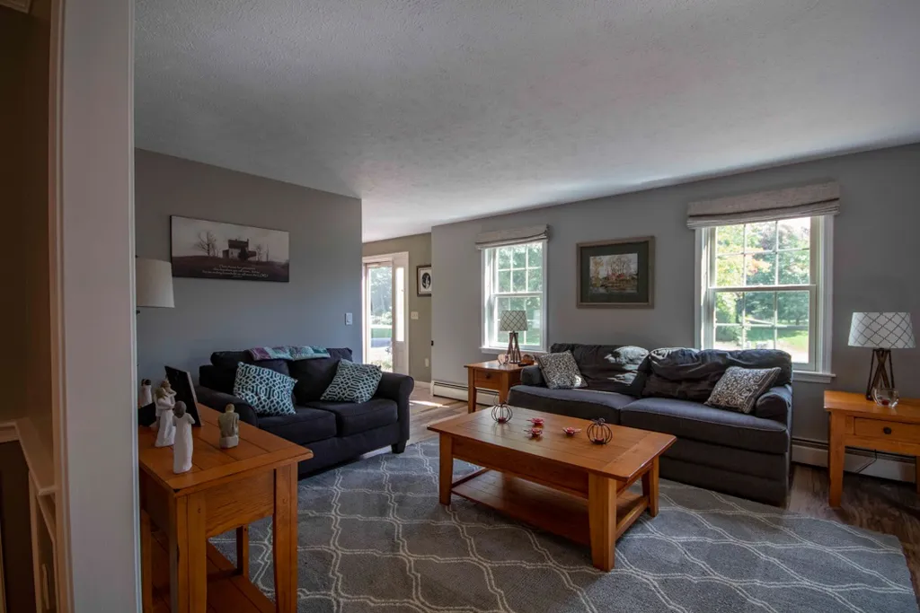 3 Verdi Lane Londonderry NH 03053