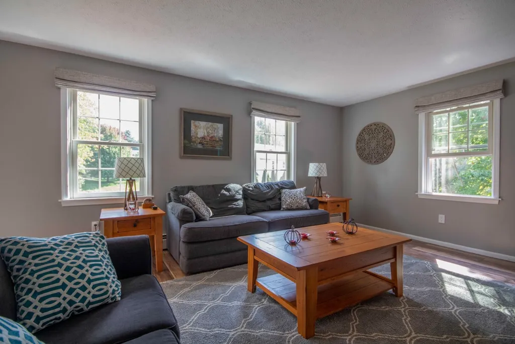 3 Verdi Lane Londonderry NH 03053
