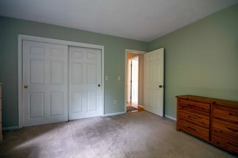 3 Verdi Lane Londonderry NH 03053