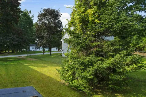 7 Gillis Street Hudson NH 03051