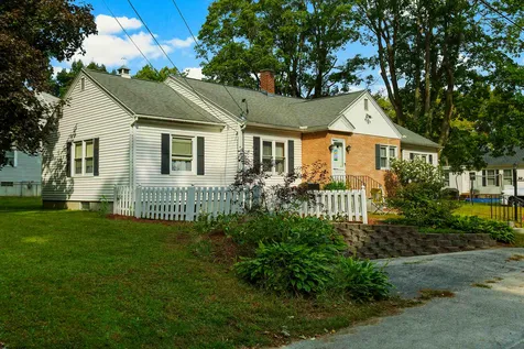 7 Gillis Street Hudson NH 03051