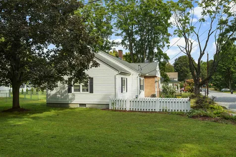 7 Gillis Street Hudson NH 03051