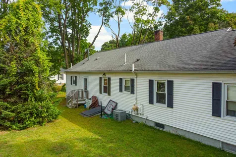 7 Gillis Street Hudson NH 03051