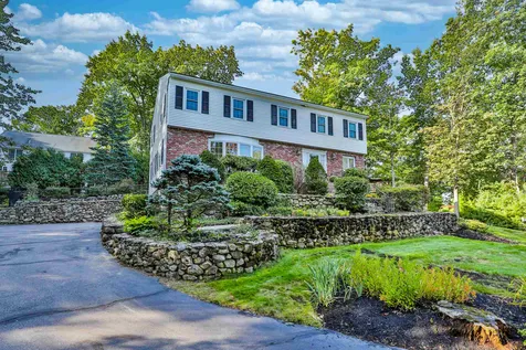 22 Cabot Drive Nashua NH 03064