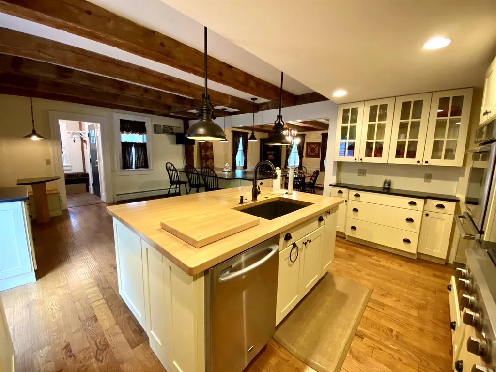 103 Blueberry Hill Lane Gilford NH 03249