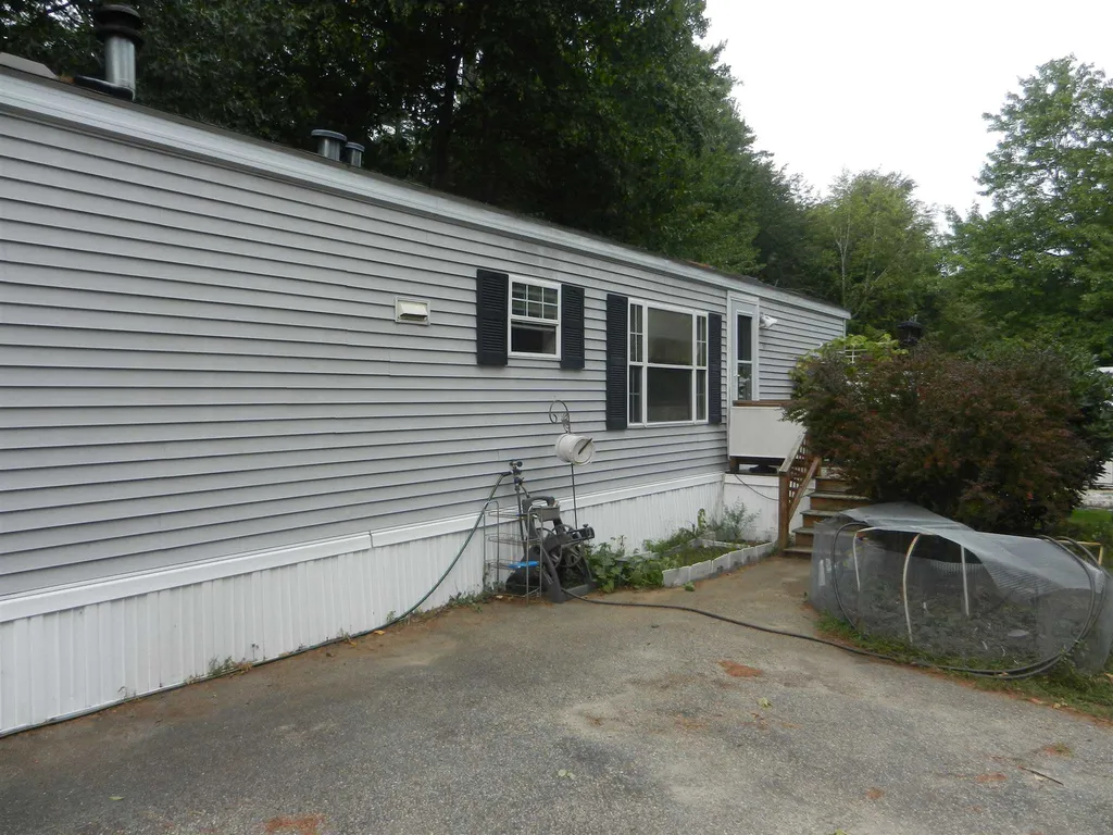 16 Pine Knoll Lane Lee NH 03861