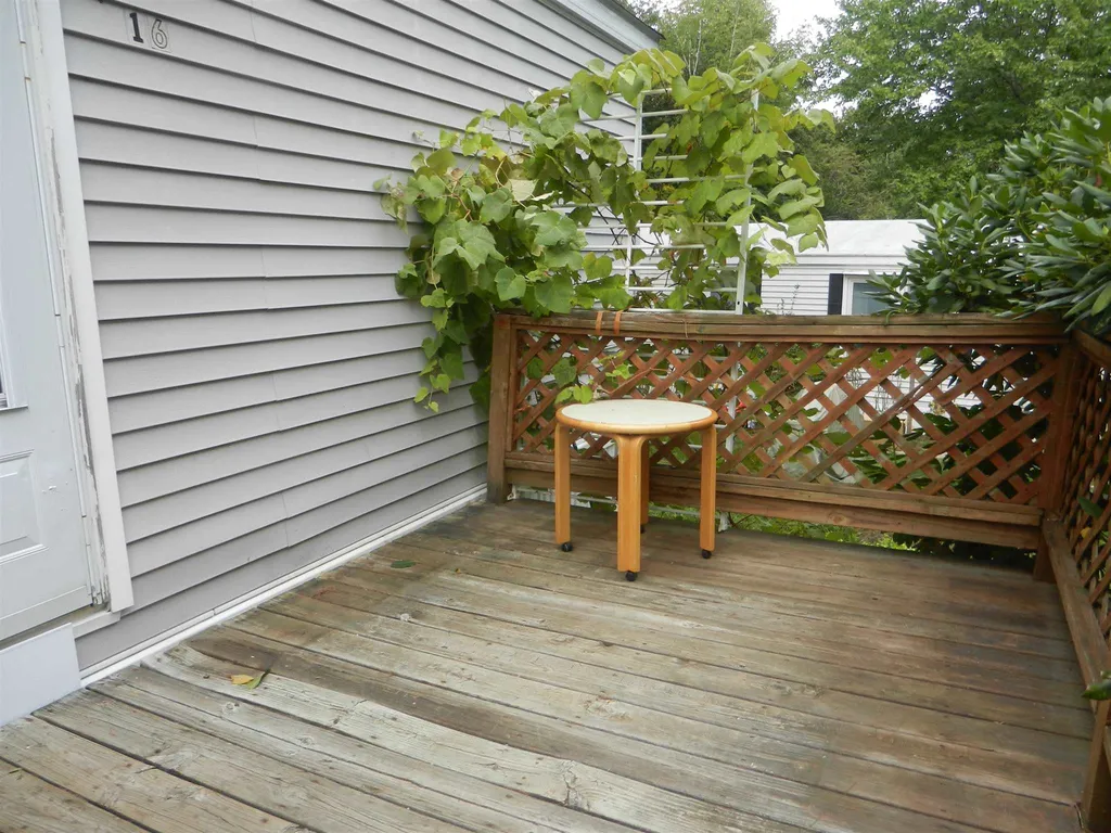 16 Pine Knoll Lane Lee NH 03861