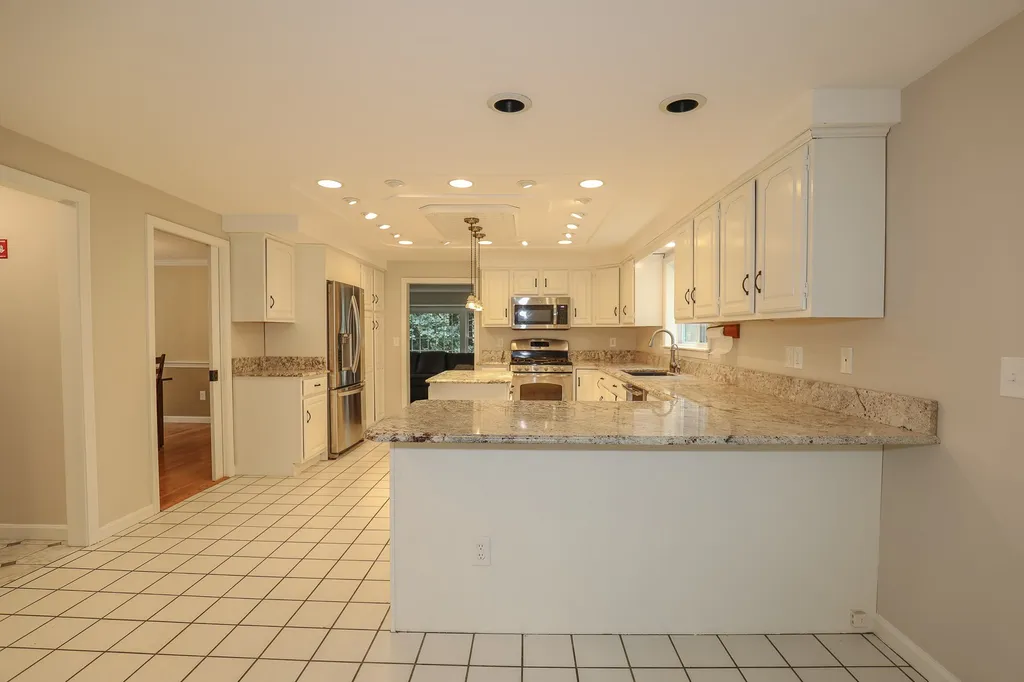 7 Fiddlers Ridge Road Londonderry NH 03053