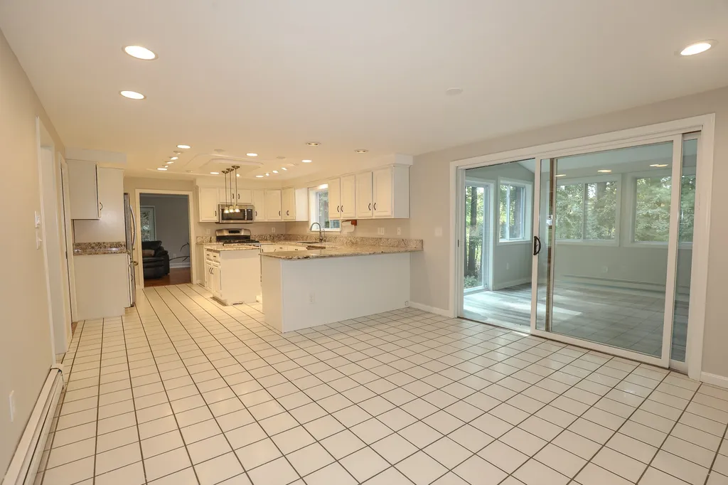 7 Fiddlers Ridge Road Londonderry NH 03053