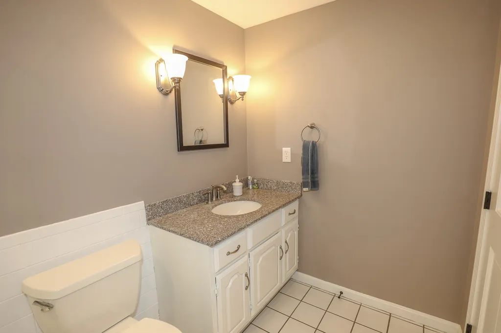 7 Fiddlers Ridge Road Londonderry NH 03053