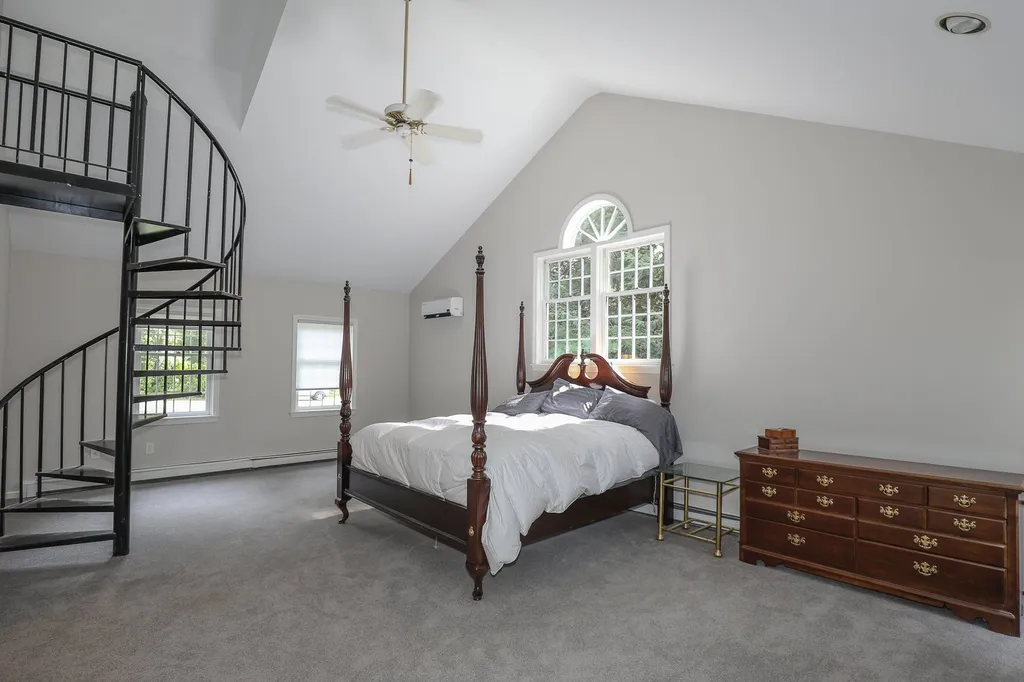 7 Fiddlers Ridge Road Londonderry NH 03053