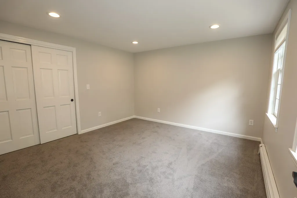 7 Fiddlers Ridge Road Londonderry NH 03053