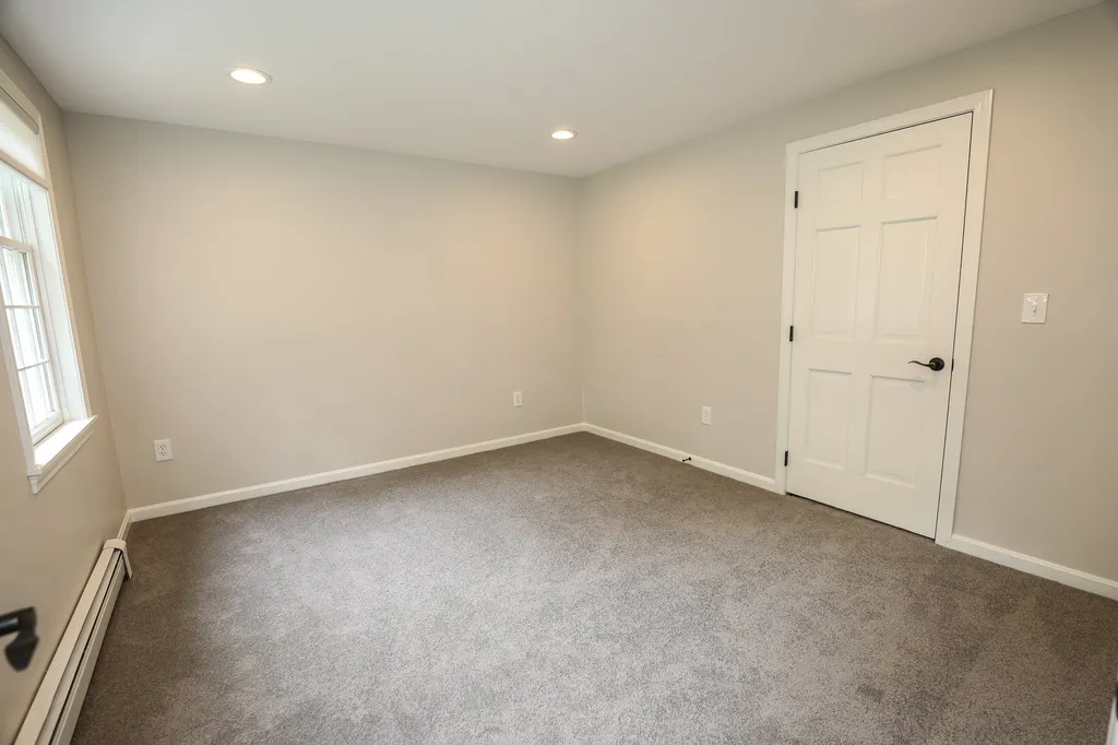 7 Fiddlers Ridge Road Londonderry NH 03053