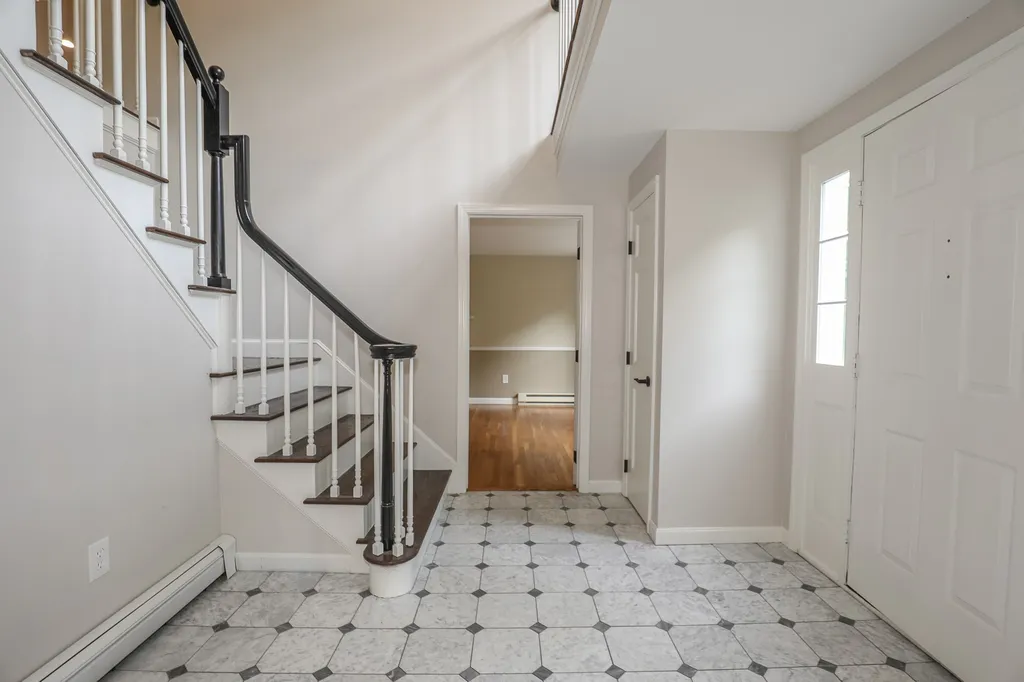 7 Fiddlers Ridge Road Londonderry NH 03053
