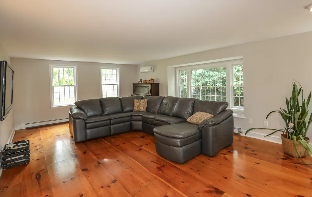 7 Fiddlers Ridge Road Londonderry NH 03053
