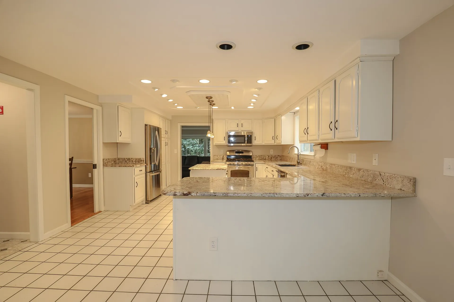 7 Fiddlers Ridge Road Londonderry NH 03053
