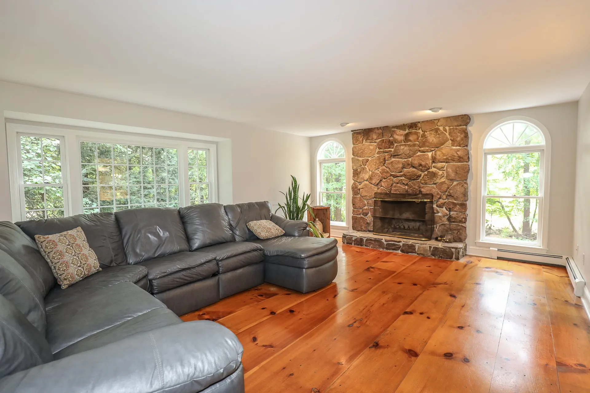 7 Fiddlers Ridge Road Londonderry NH 03053