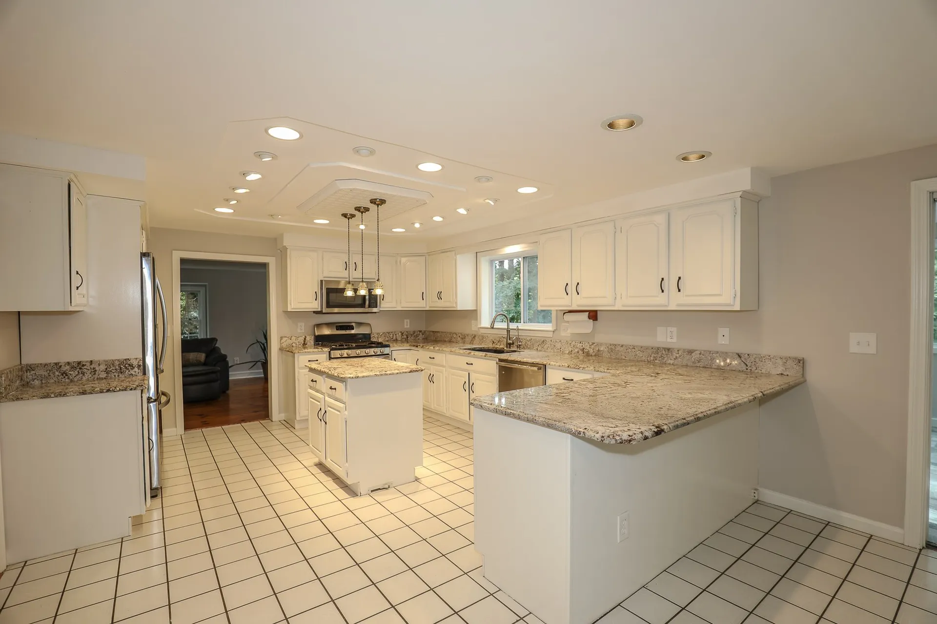 7 Fiddlers Ridge Road Londonderry NH 03053