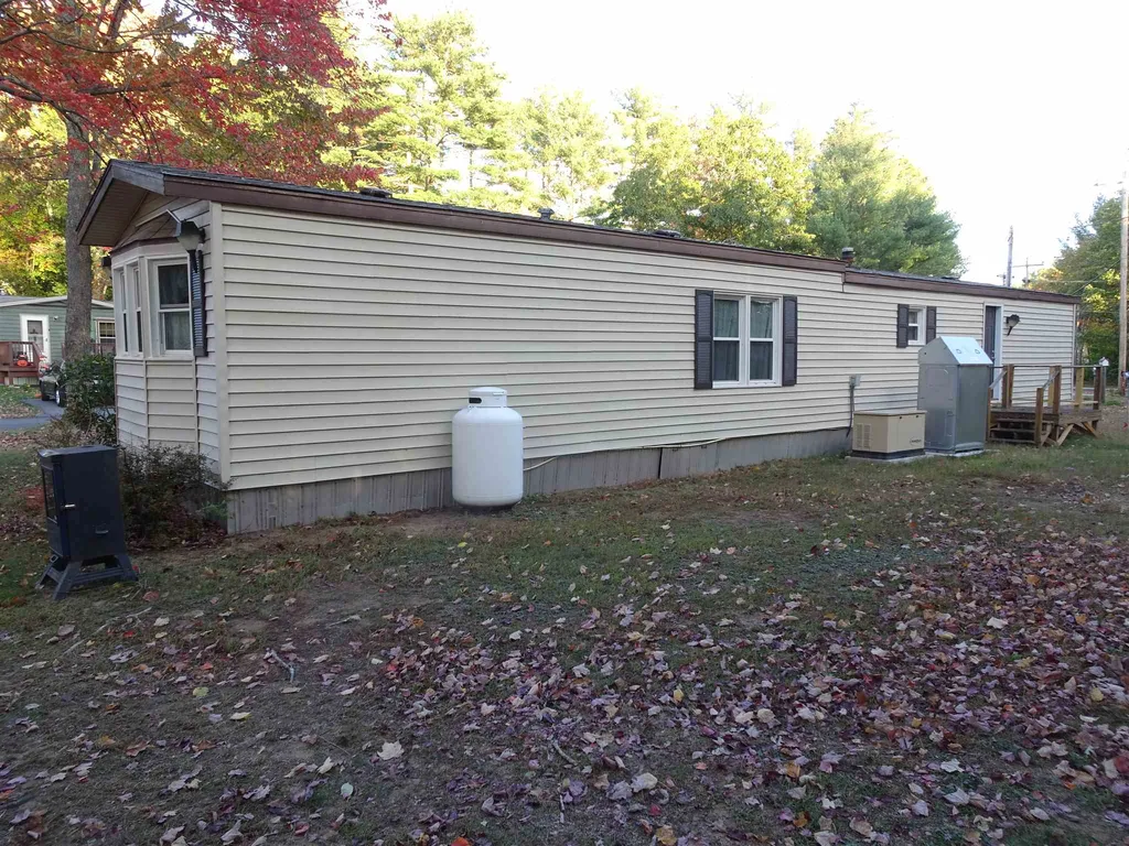 4 Agent Road Raymond NH 03077