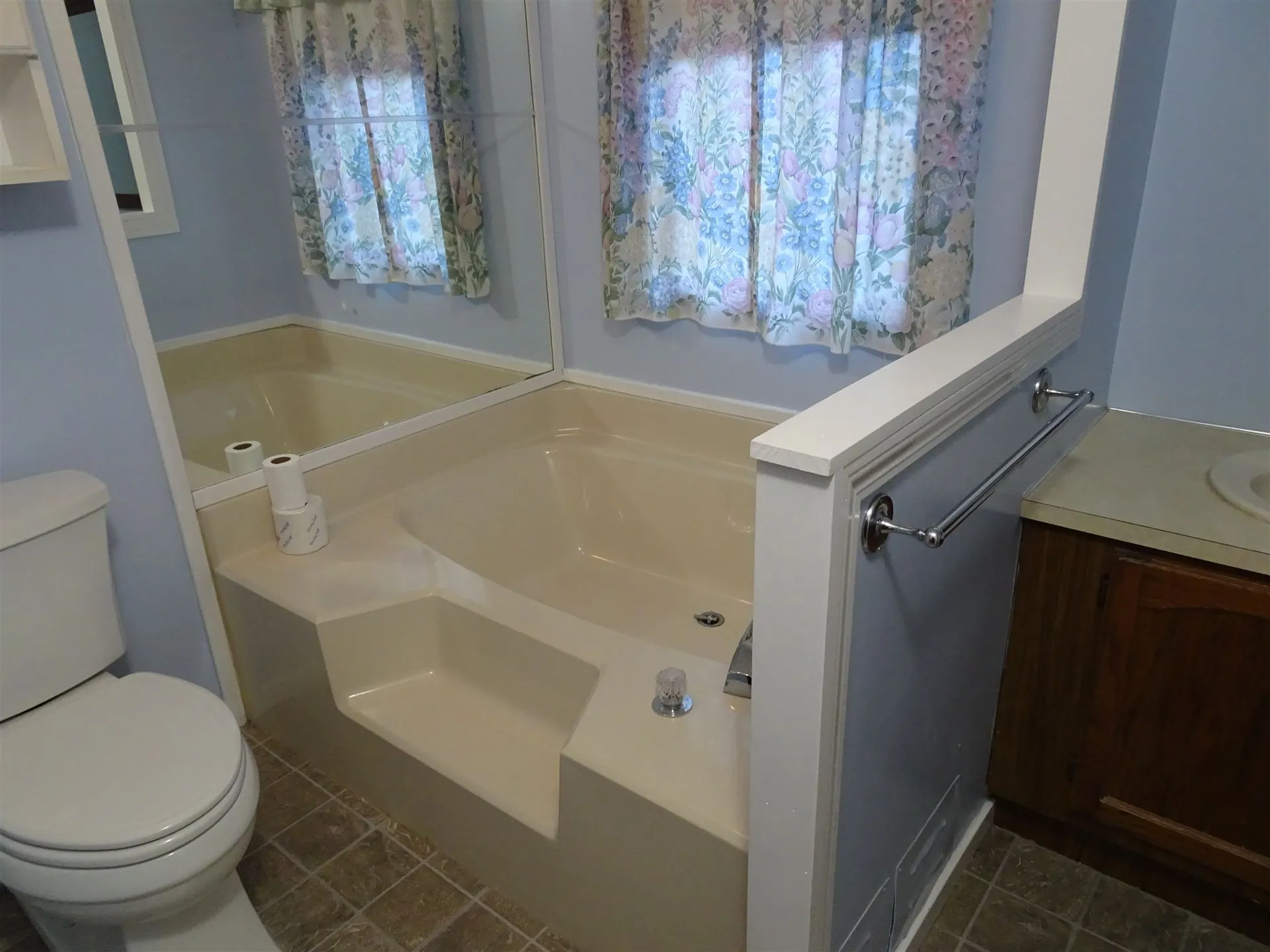 4 Agent Road Raymond NH 03077