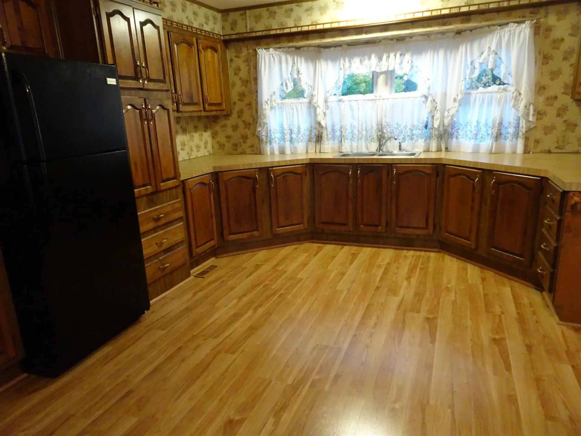 4 Agent Road Raymond NH 03077