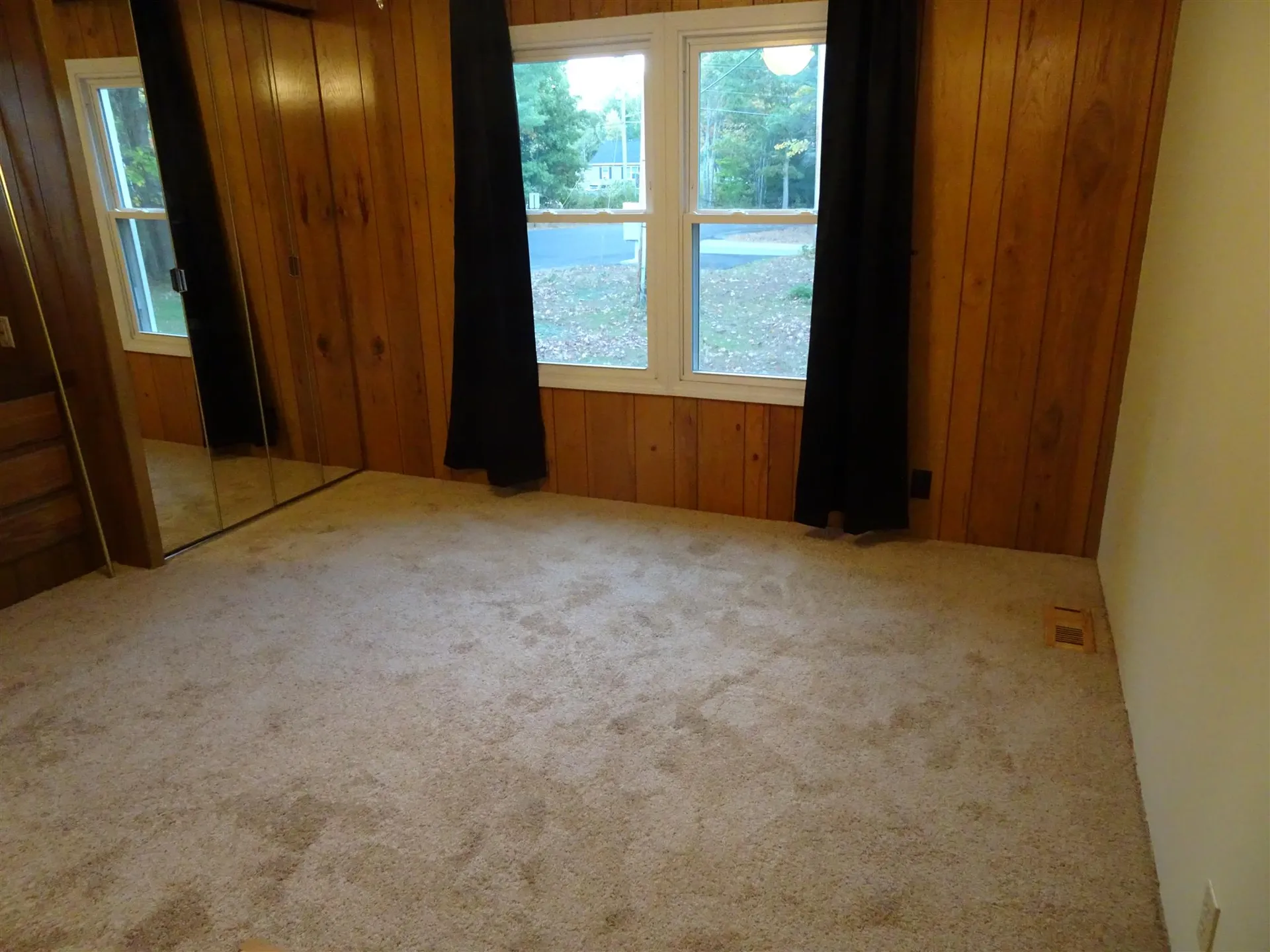 4 Agent Road Raymond NH 03077