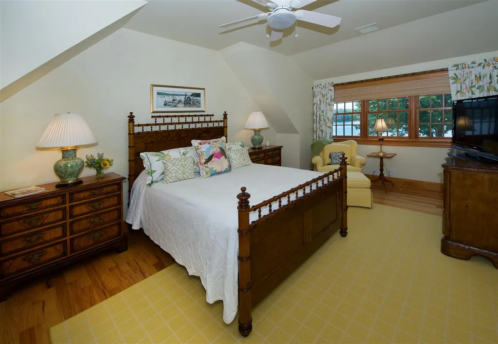 230 Edgewater Drive Gilford NH 03249