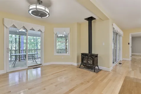 11 South Depot Road Hollis NH 03049