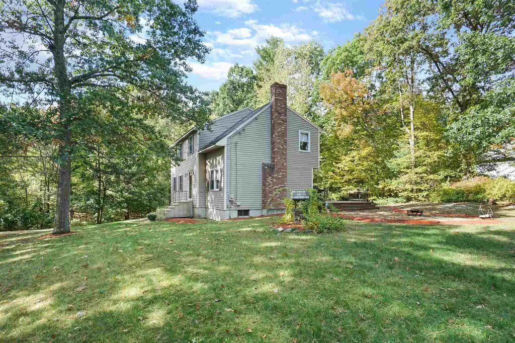 3 Hawkview Road Hudson NH 03051