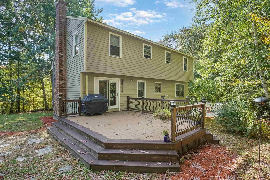 3 Hawkview Road Hudson NH 03051