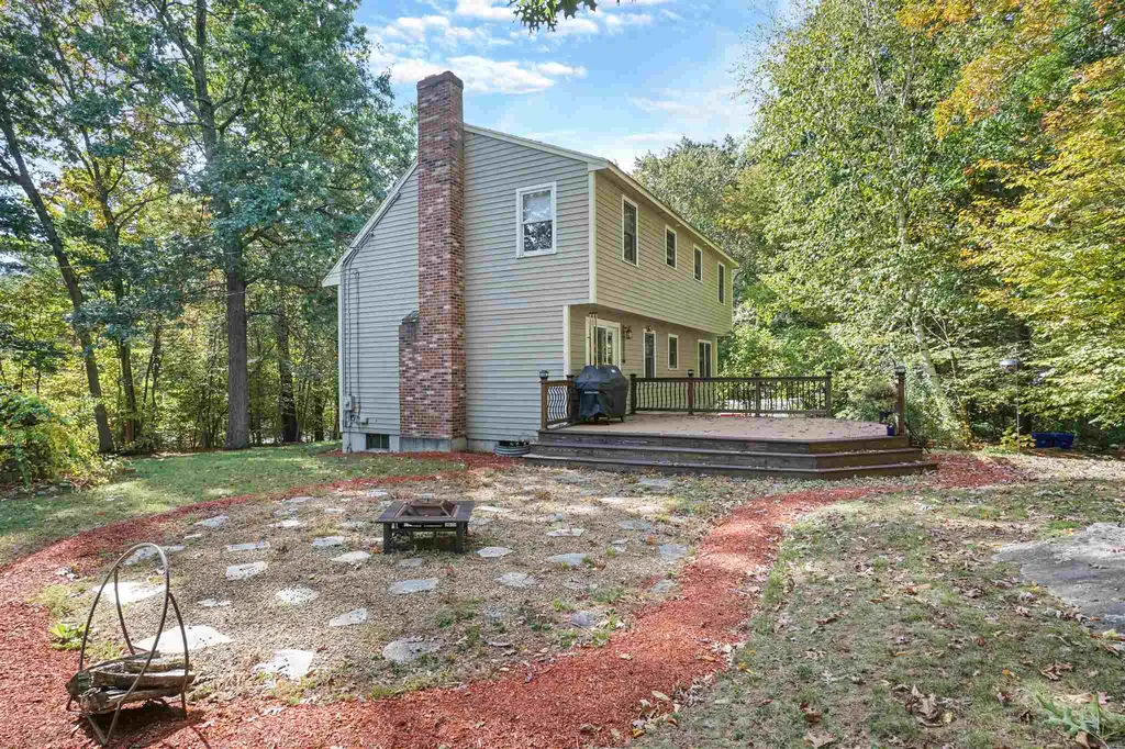 3 Hawkview Road Hudson NH 03051