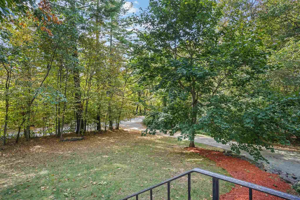 3 Hawkview Road Hudson NH 03051