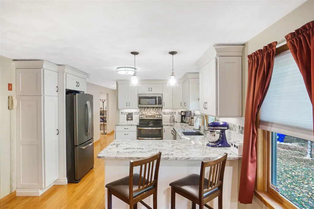 3 Hawkview Road Hudson NH 03051
