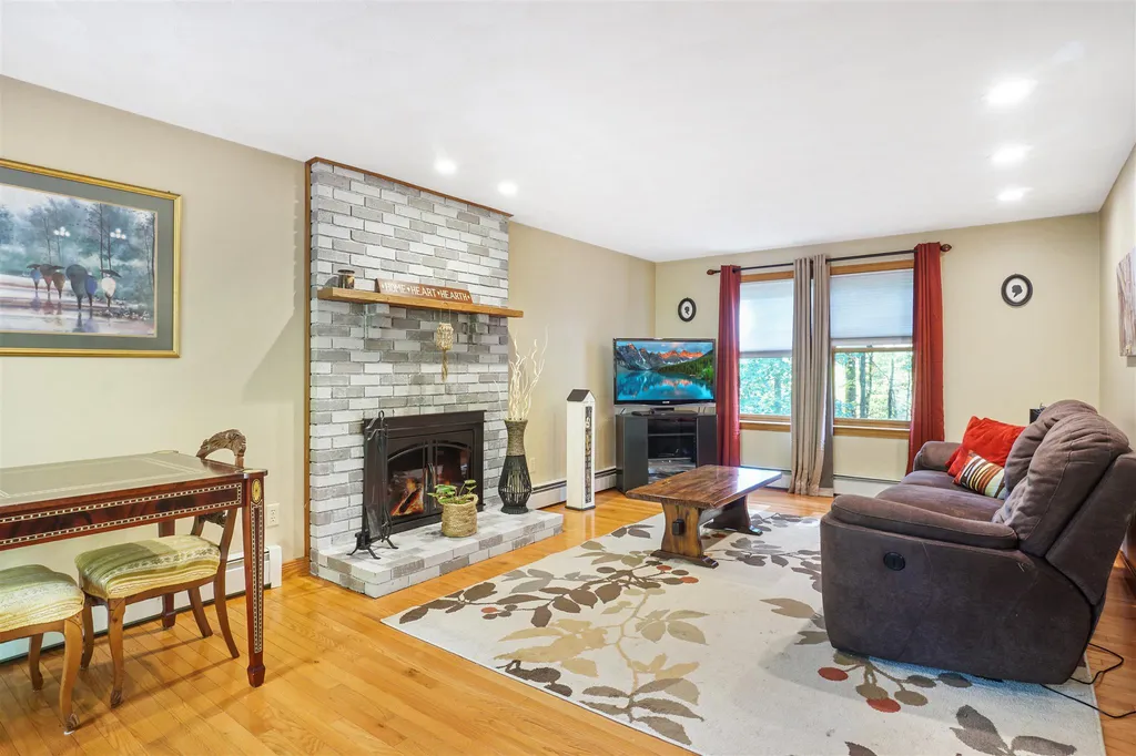 3 Hawkview Road Hudson NH 03051