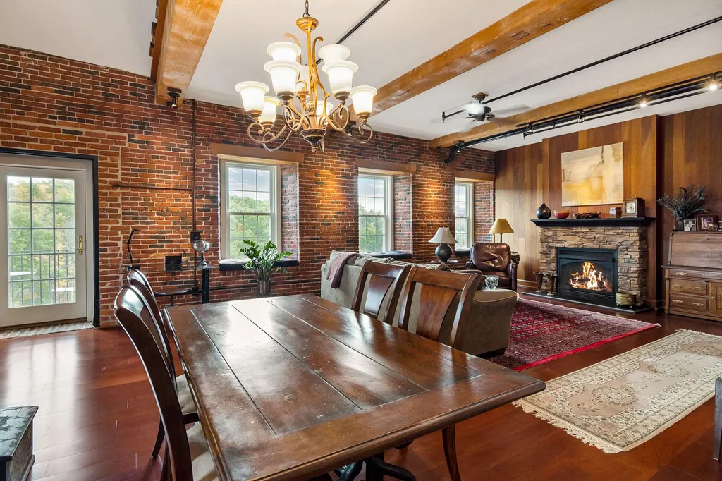 6 Bay Road Newmarket NH 03857