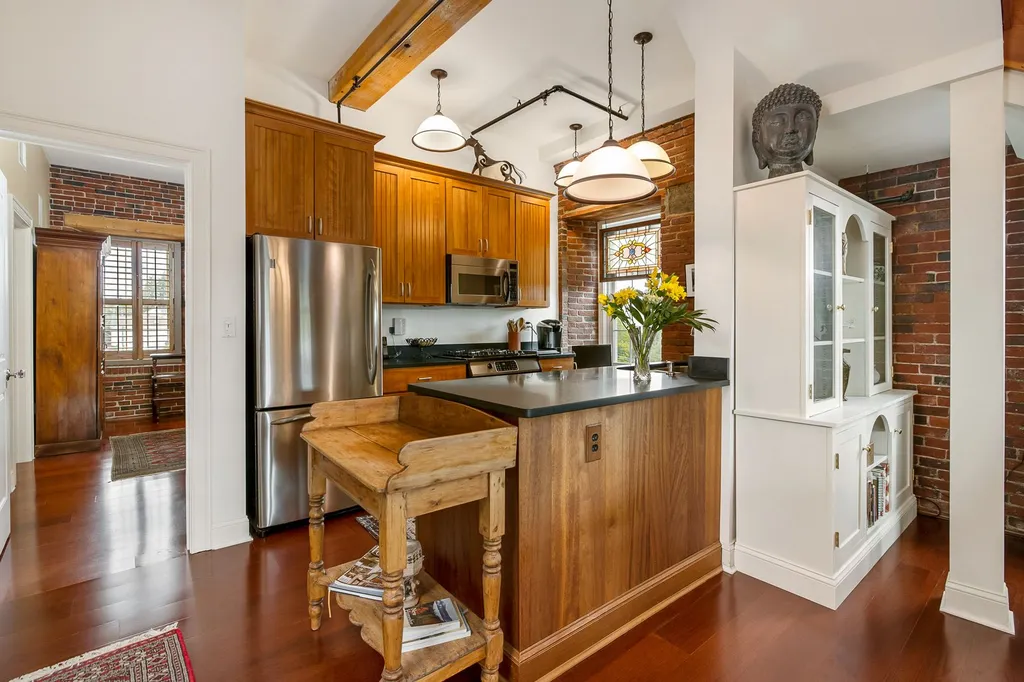 6 Bay Road Newmarket NH 03857