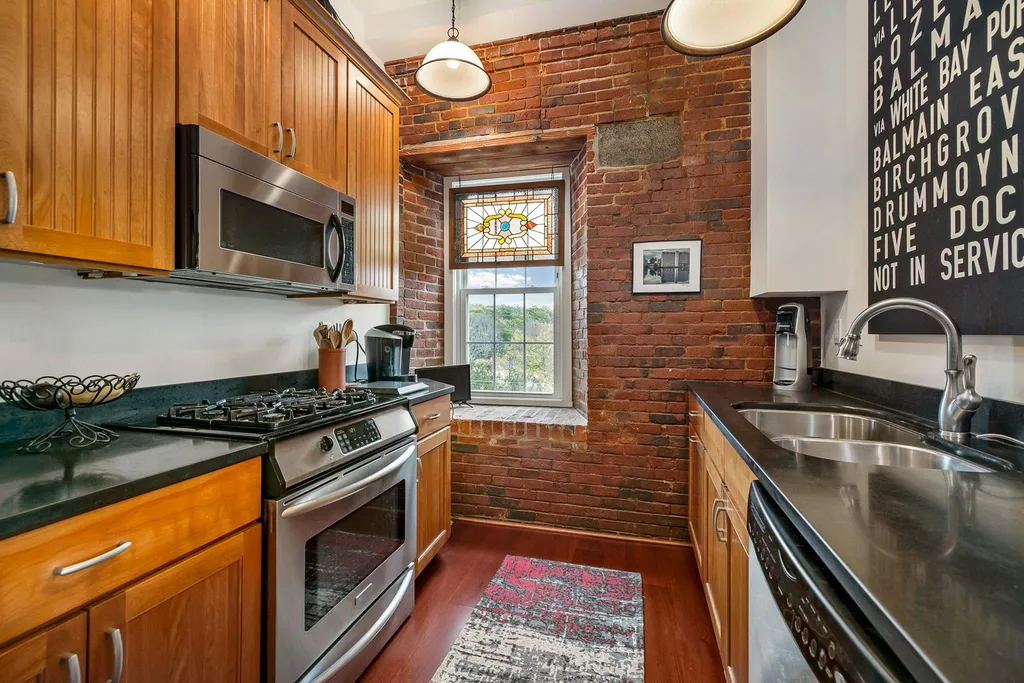 6 Bay Road Newmarket NH 03857