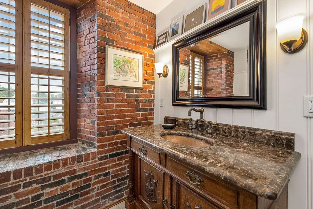 6 Bay Road Newmarket NH 03857