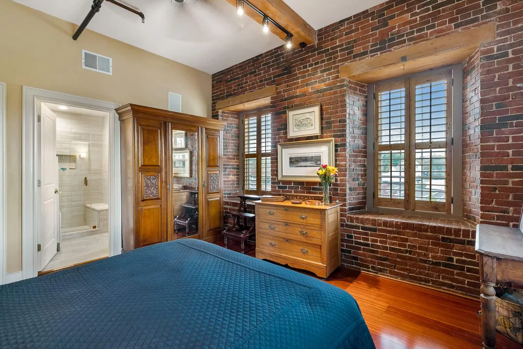 6 Bay Road Newmarket NH 03857