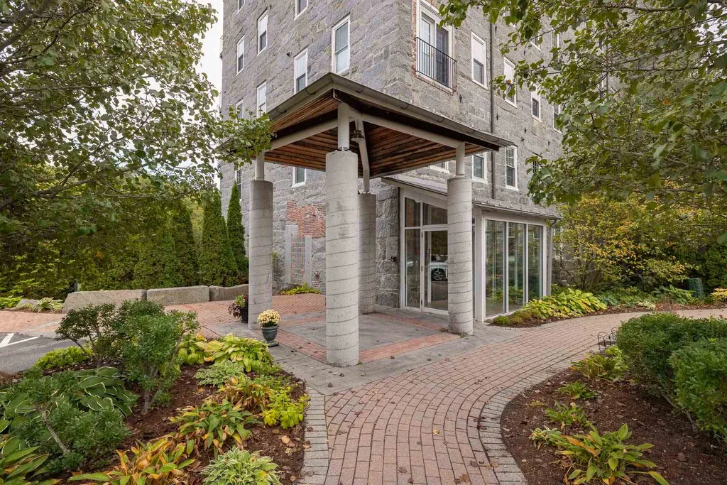 6 Bay Road Newmarket NH 03857