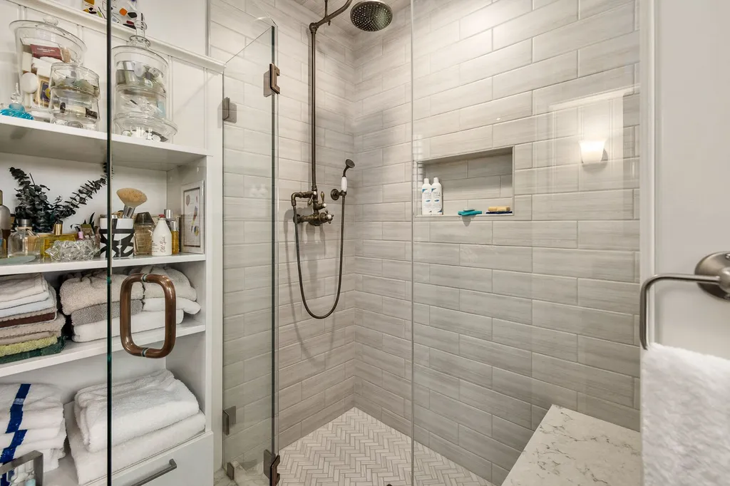 6 Bay Road Newmarket NH 03857