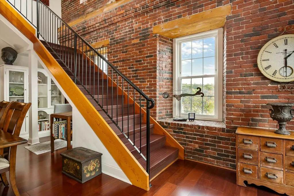 6 Bay Road Newmarket NH 03857