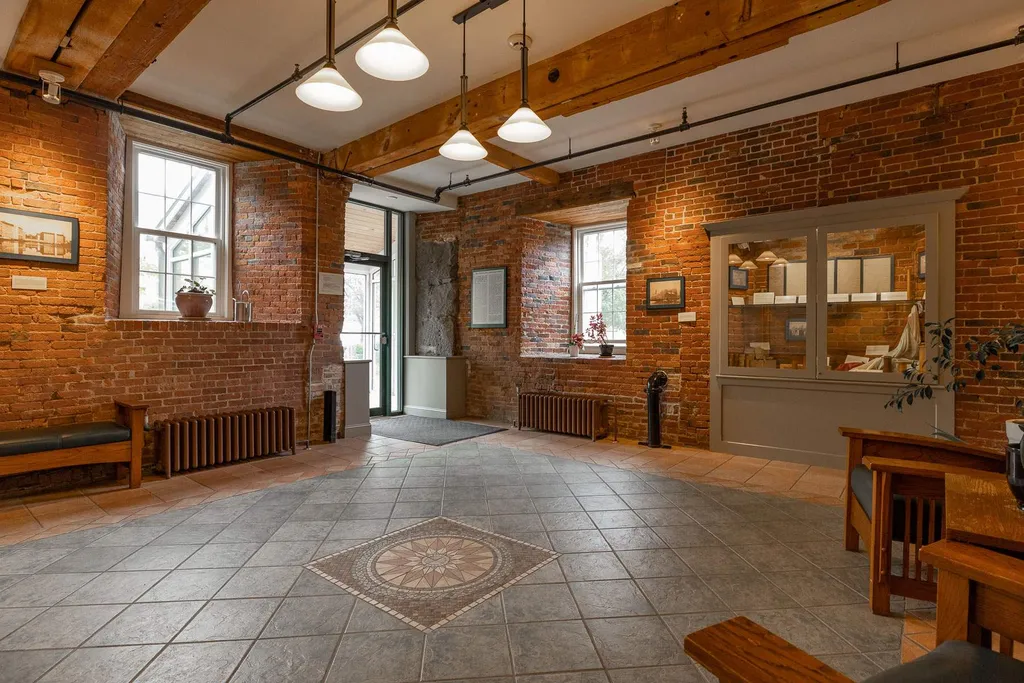 6 Bay Road Newmarket NH 03857