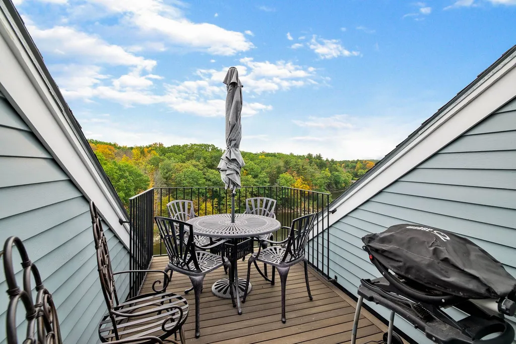 6 Bay Road Newmarket NH 03857
