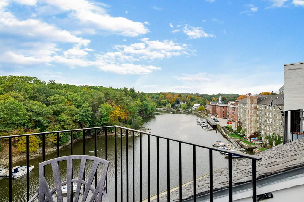 6 Bay Road Newmarket NH 03857