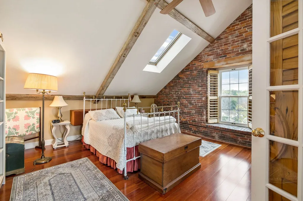 6 Bay Road Newmarket NH 03857