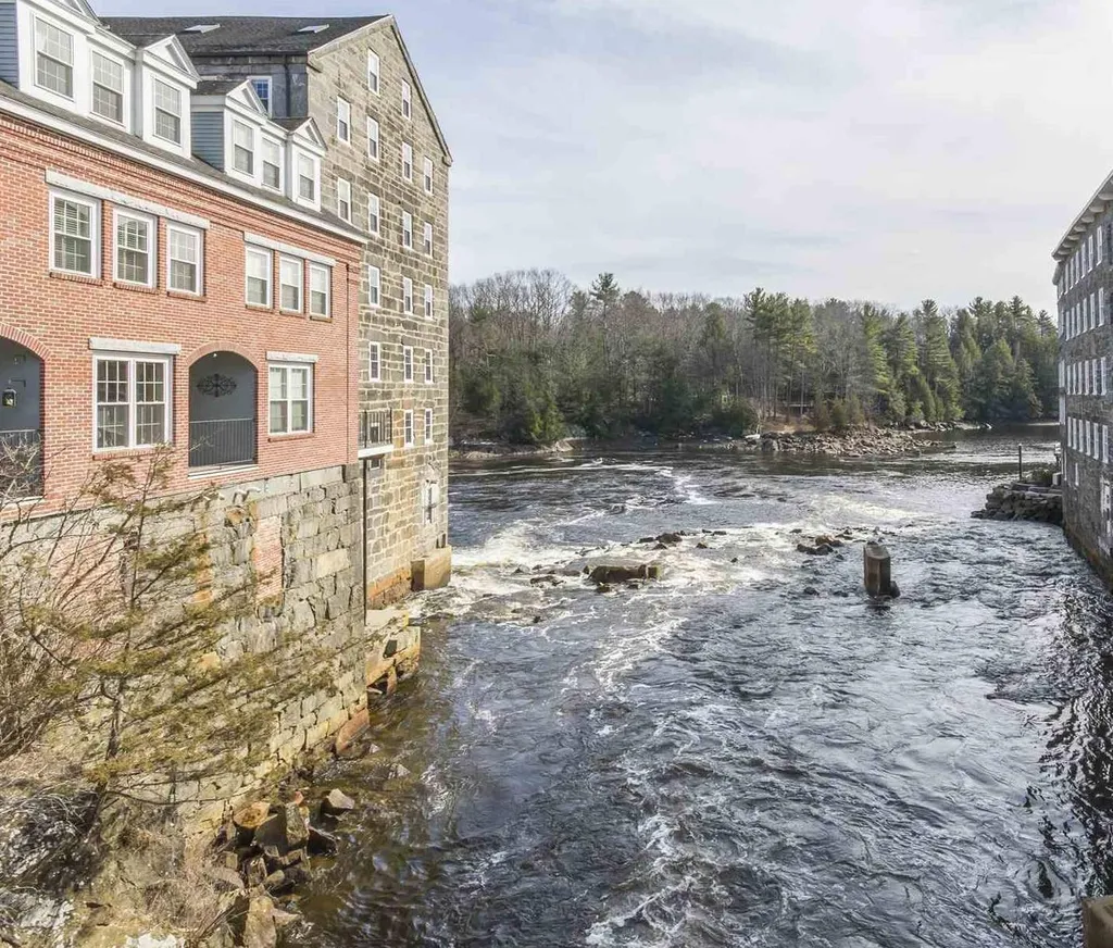 6 Bay Road Newmarket NH 03857