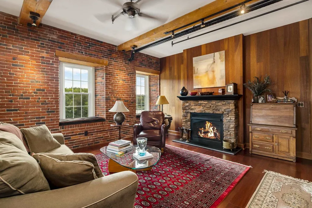 6 Bay Road Newmarket NH 03857